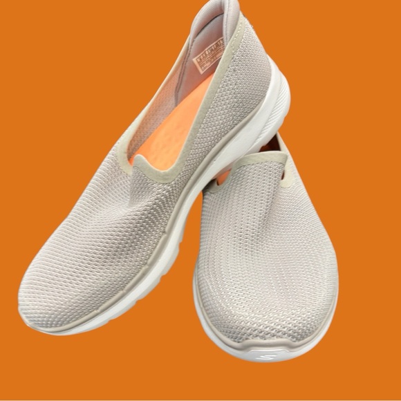 NWT Sketchers Slip-On Beige Mesh Shoes - size 8 - Picture 1 of 5